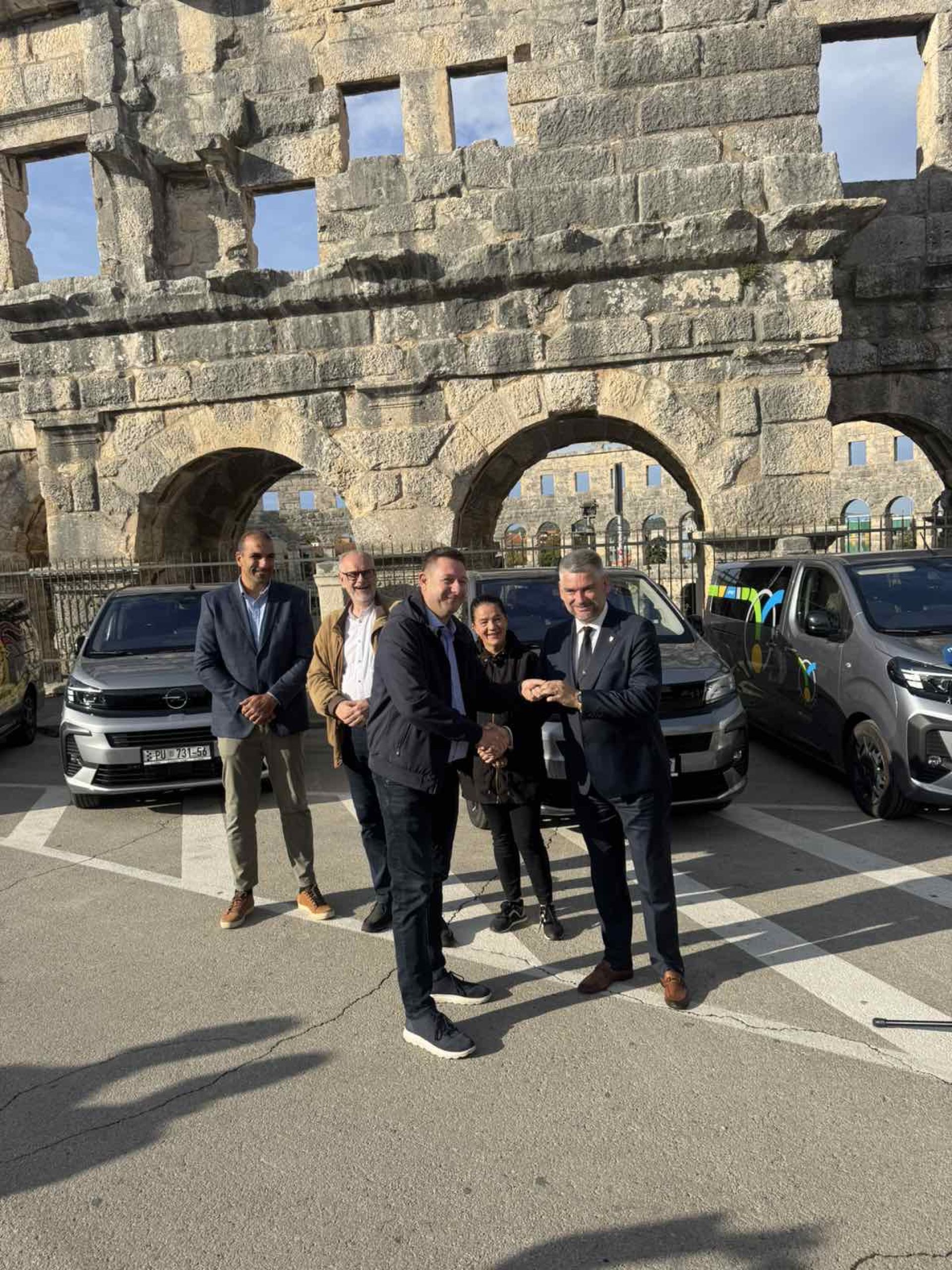 Sportska zajednica općine Medulin preuzela donaciju kombi vozila
